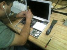 Javier assembling the macbook